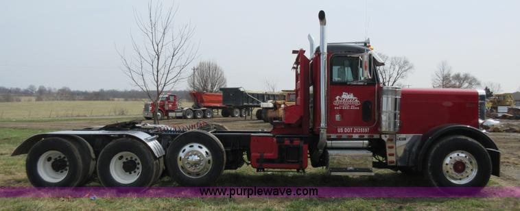 image for item F8439 1995 Peterbilt 379 semi truck