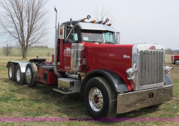 image for item F8439 1995 Peterbilt 379 semi truck