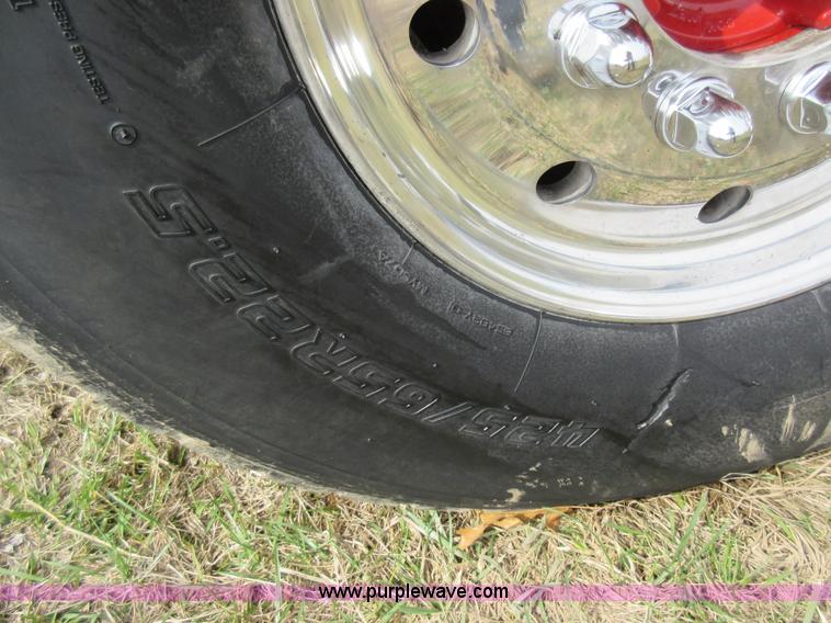 image for item F8439 1995 Peterbilt 379 semi truck