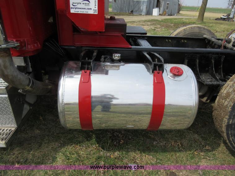 image for item F8439 1995 Peterbilt 379 semi truck