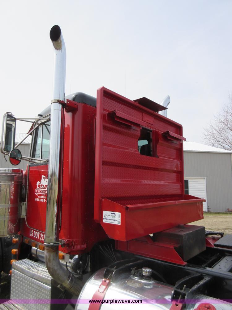 image for item F8439 1995 Peterbilt 379 semi truck