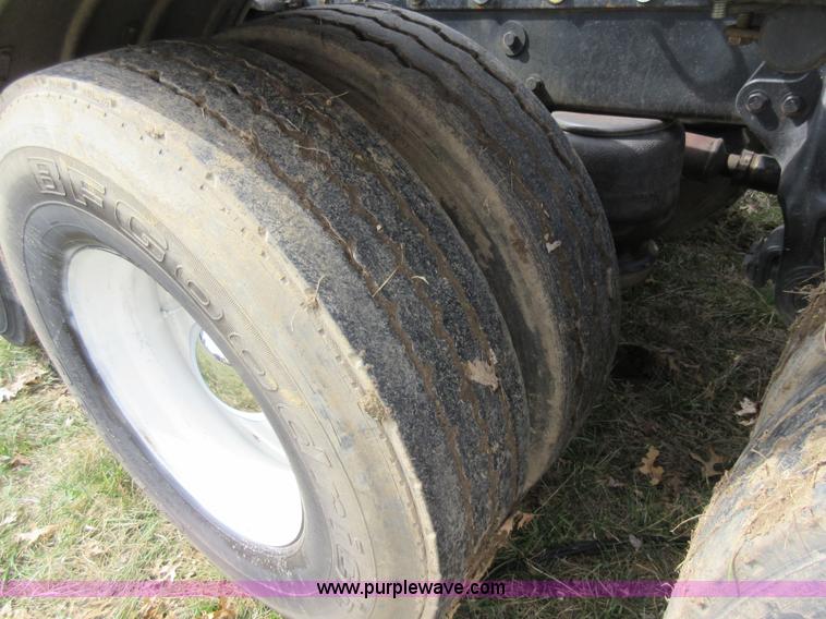 image for item F8439 1995 Peterbilt 379 semi truck