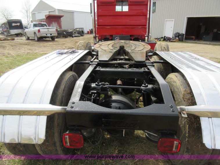 image for item F8439 1995 Peterbilt 379 semi truck