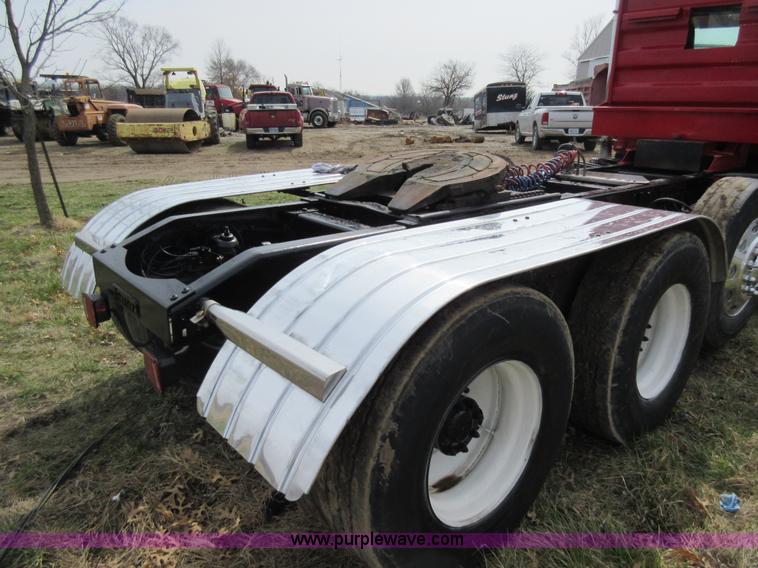 image for item F8439 1995 Peterbilt 379 semi truck