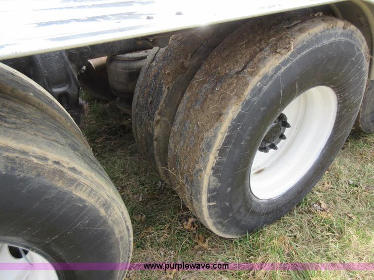 image for item F8439 1995 Peterbilt 379 semi truck