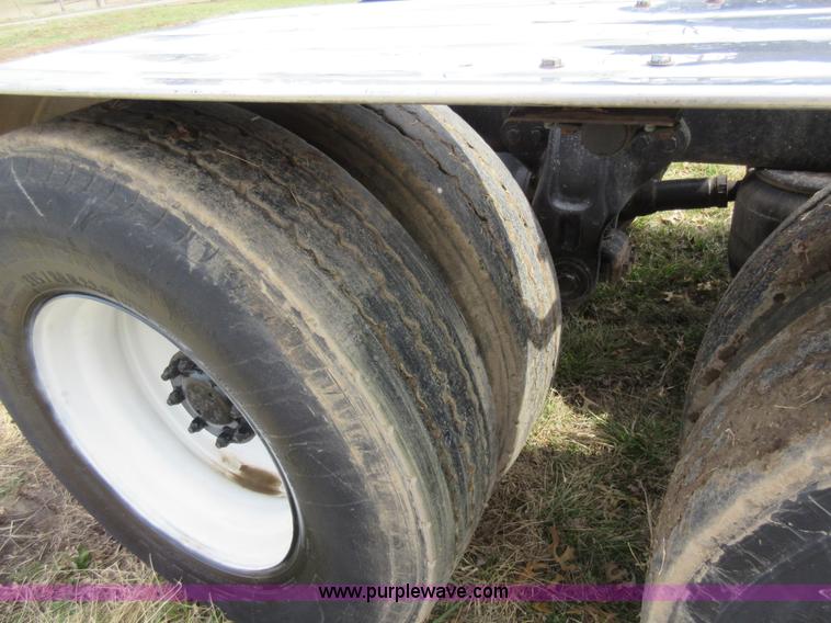 image for item F8439 1995 Peterbilt 379 semi truck