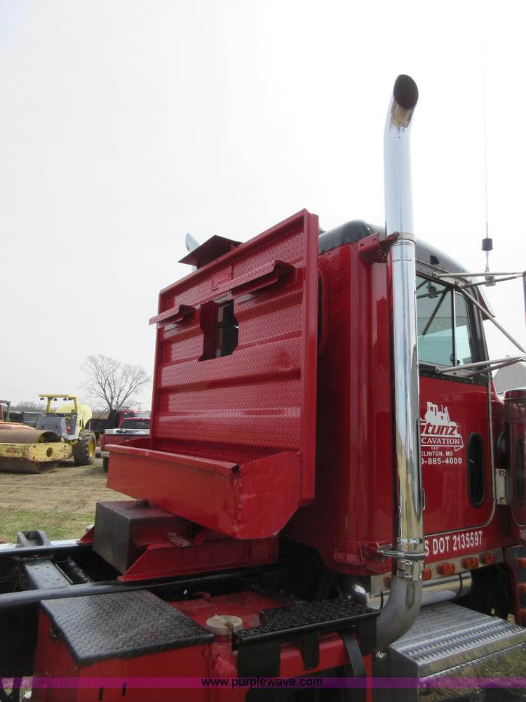 image for item F8439 1995 Peterbilt 379 semi truck