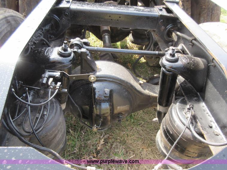 image for item F8439 1995 Peterbilt 379 semi truck