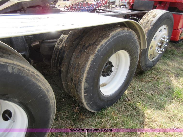image for item F8439 1995 Peterbilt 379 semi truck