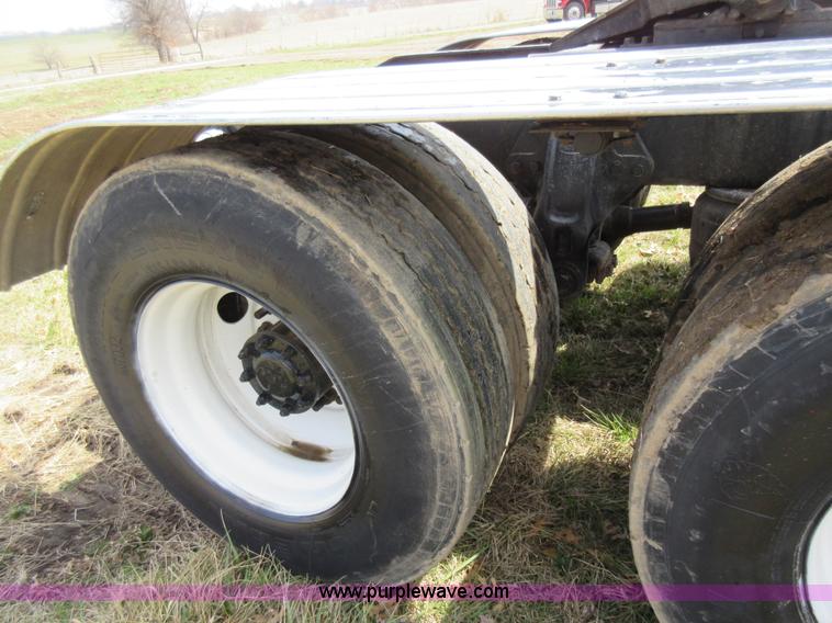 image for item F8439 1995 Peterbilt 379 semi truck