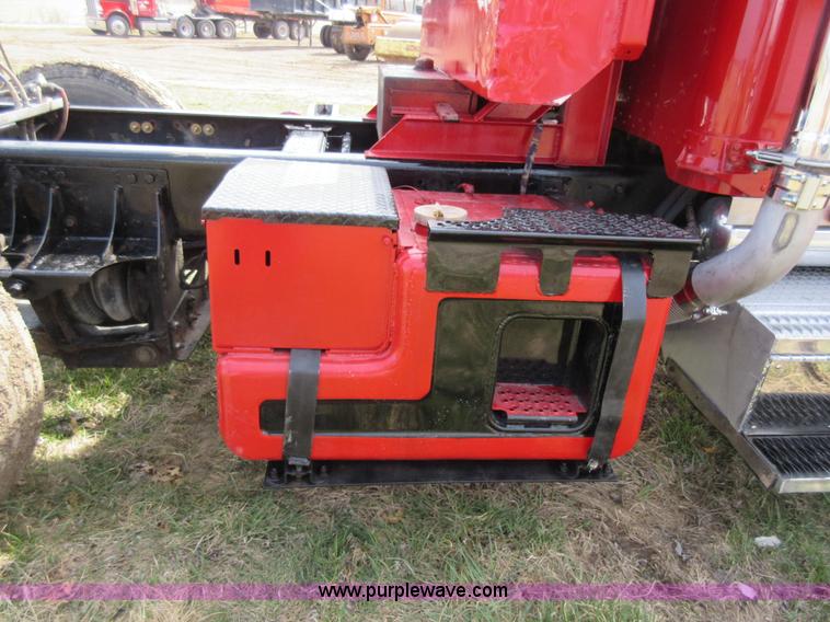 image for item F8439 1995 Peterbilt 379 semi truck