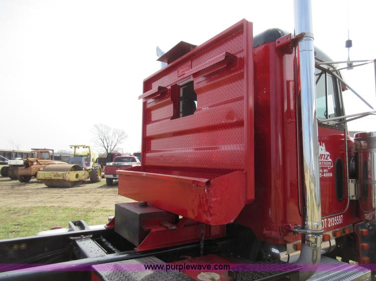 image for item F8439 1995 Peterbilt 379 semi truck