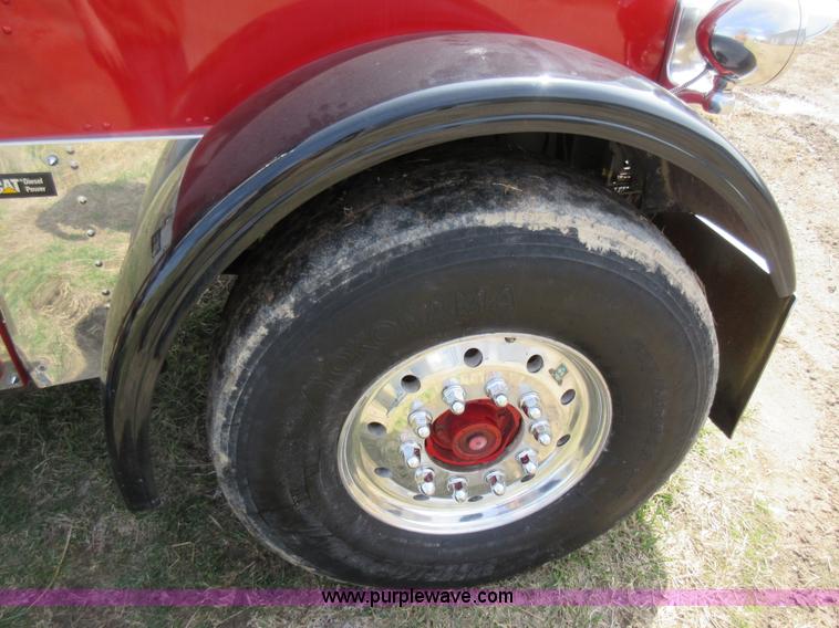 image for item F8439 1995 Peterbilt 379 semi truck