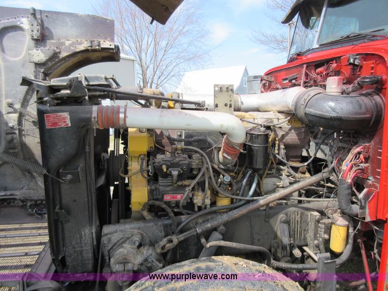 image for item F8439 1995 Peterbilt 379 semi truck