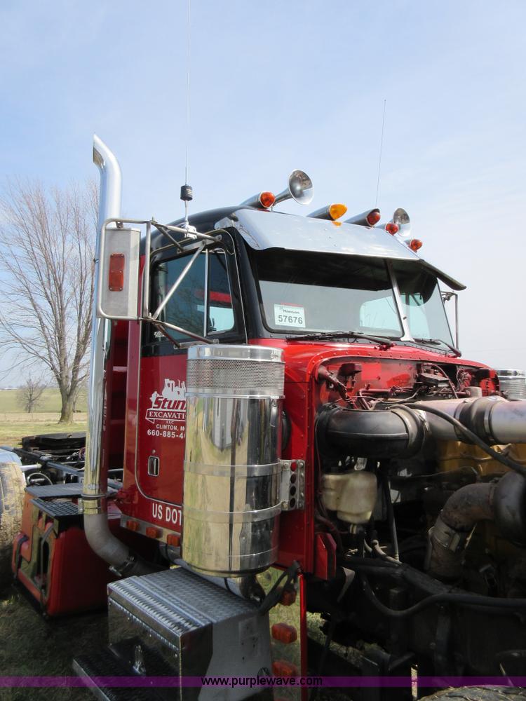 image for item F8439 1995 Peterbilt 379 semi truck