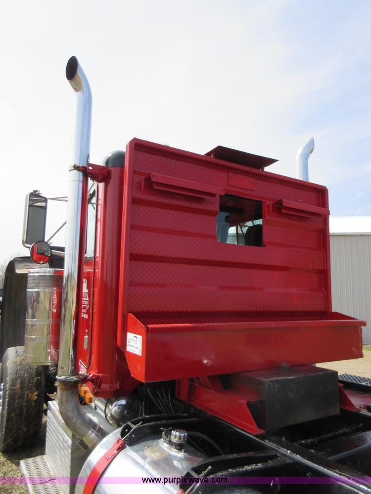 image for item F8439 1995 Peterbilt 379 semi truck