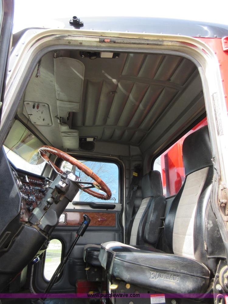 image for item F8439 1995 Peterbilt 379 semi truck