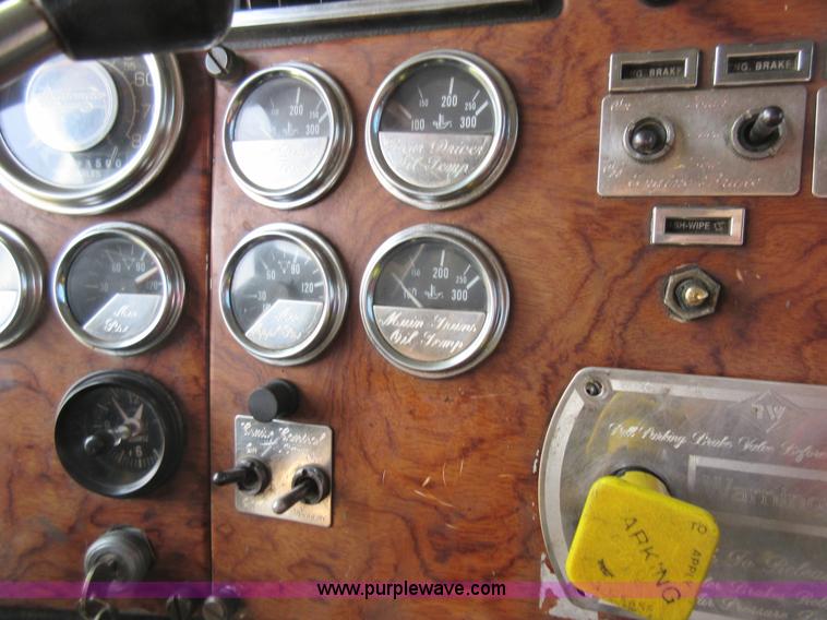 image for item F8439 1995 Peterbilt 379 semi truck