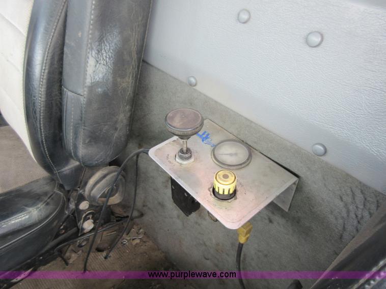 image for item F8439 1995 Peterbilt 379 semi truck