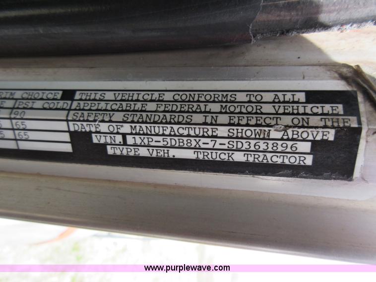 image for item F8439 1995 Peterbilt 379 semi truck