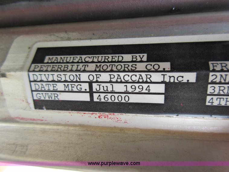 image for item F8439 1995 Peterbilt 379 semi truck