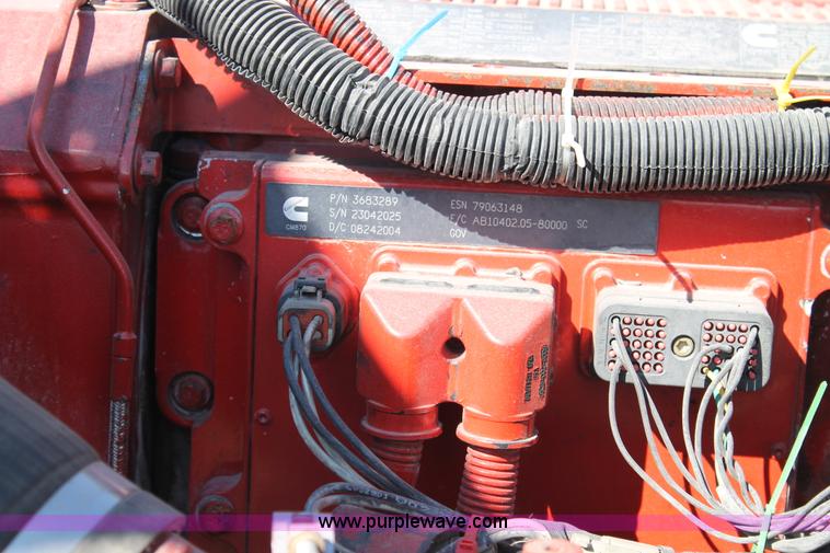 image for item H1569 2005 Volvo VNL semi truck