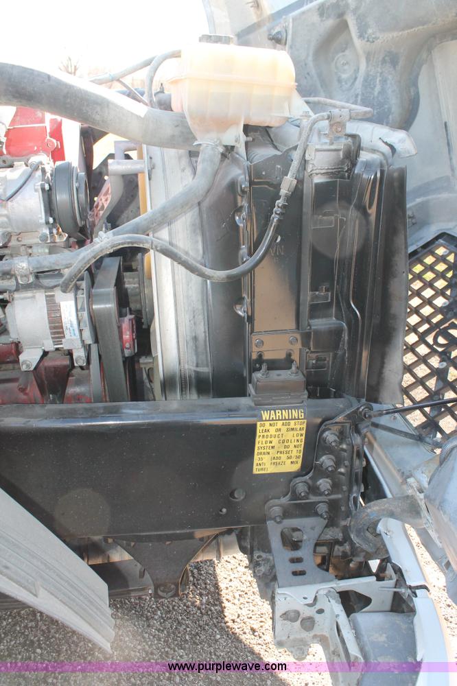 image for item H1569 2005 Volvo VNL semi truck