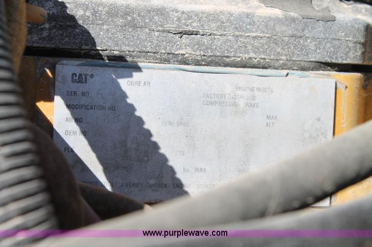 image for item H1581 2001 Peterbilt 387 semi truck