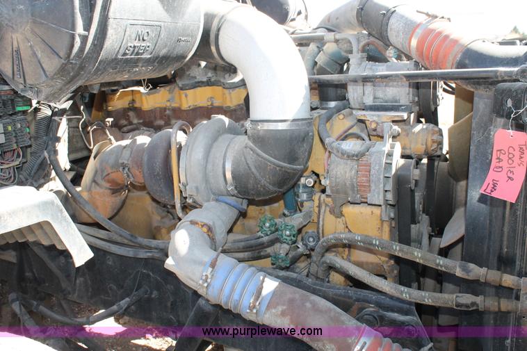 image for item H1581 2001 Peterbilt 387 semi truck