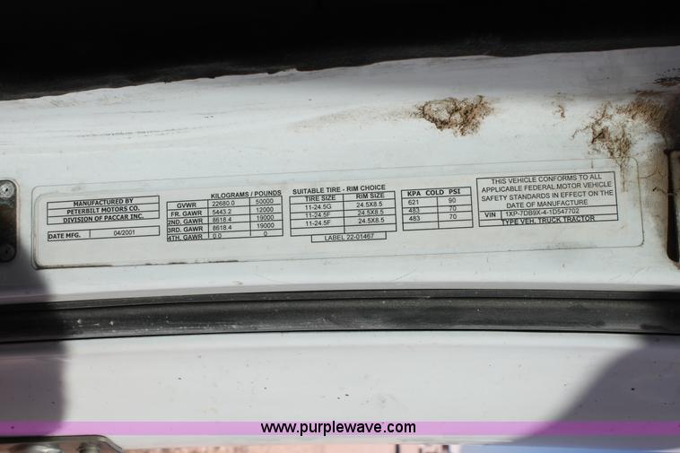 image for item H1581 2001 Peterbilt 387 semi truck