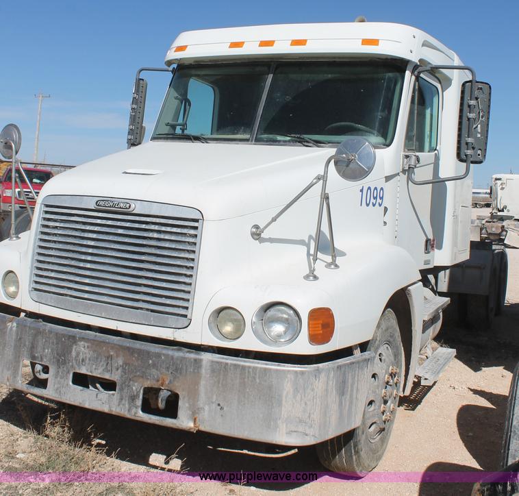 image for item H1582 2003 Freightliner Century 120 truck tractor
