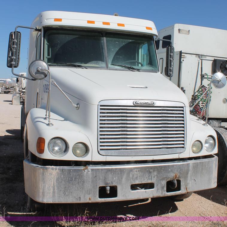 image for item H1582 2003 Freightliner Century 120 truck tractor