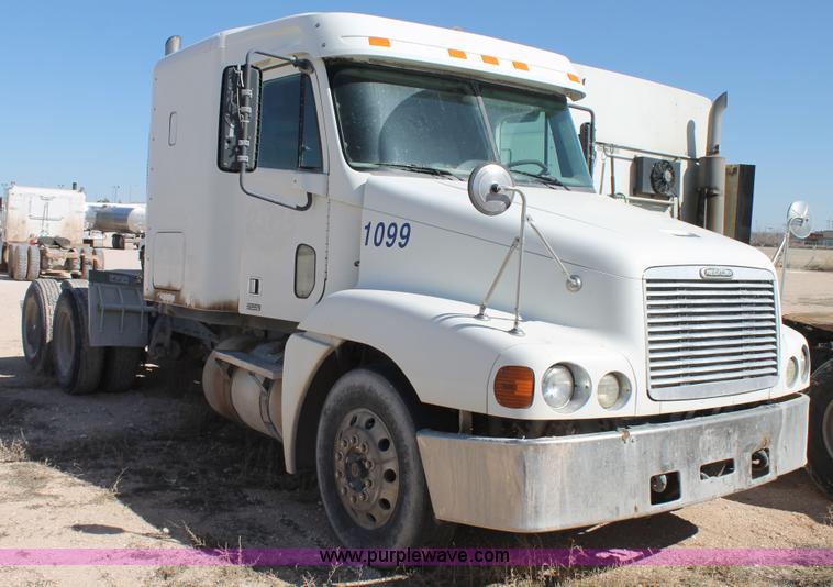 image for item H1582 2003 Freightliner Century 120 truck tractor