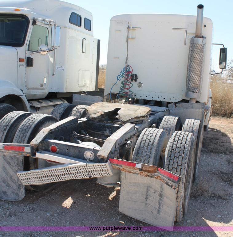 image for item H1582 2003 Freightliner Century 120 truck tractor