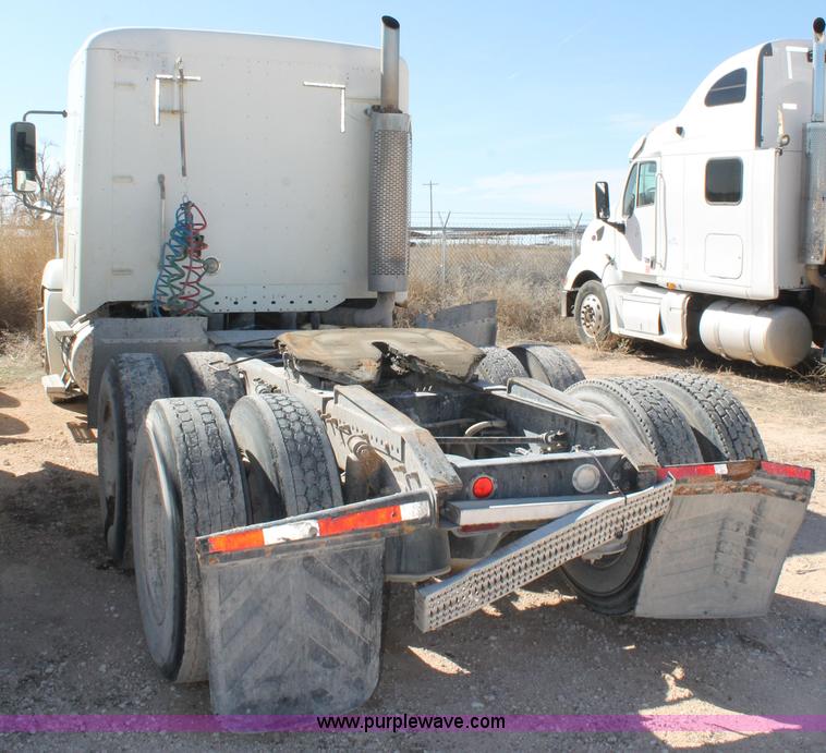 image for item H1582 2003 Freightliner Century 120 truck tractor