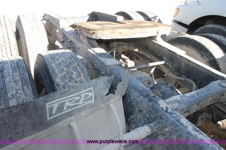 image for item H1582 2003 Freightliner Century 120 truck tractor