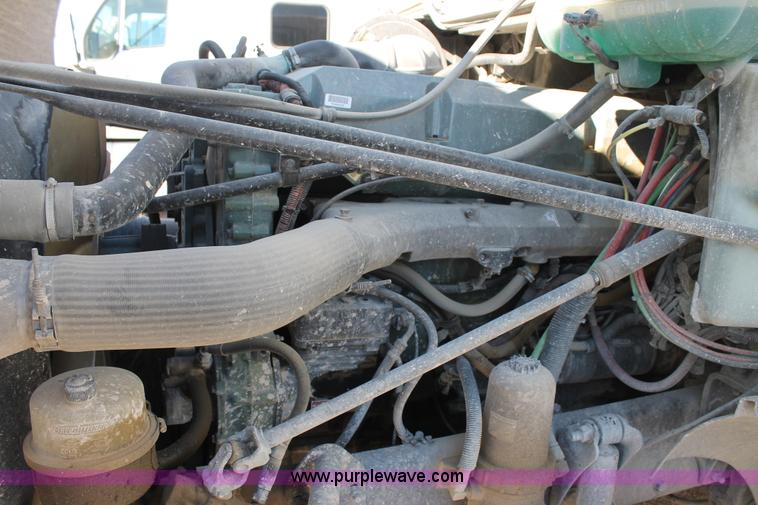 image for item H1582 2003 Freightliner Century 120 truck tractor