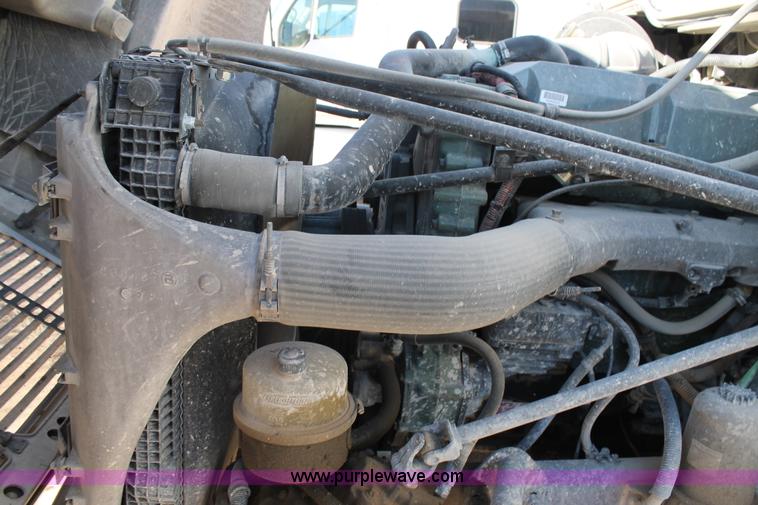 image for item H1582 2003 Freightliner Century 120 truck tractor