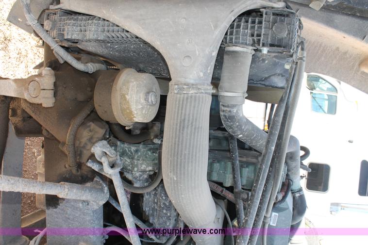 image for item H1582 2003 Freightliner Century 120 truck tractor