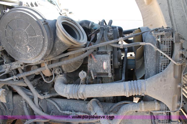 image for item H1582 2003 Freightliner Century 120 truck tractor