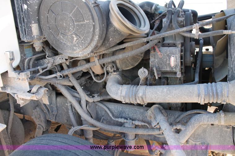 image for item H1582 2003 Freightliner Century 120 truck tractor