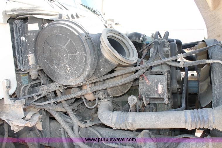 image for item H1582 2003 Freightliner Century 120 truck tractor