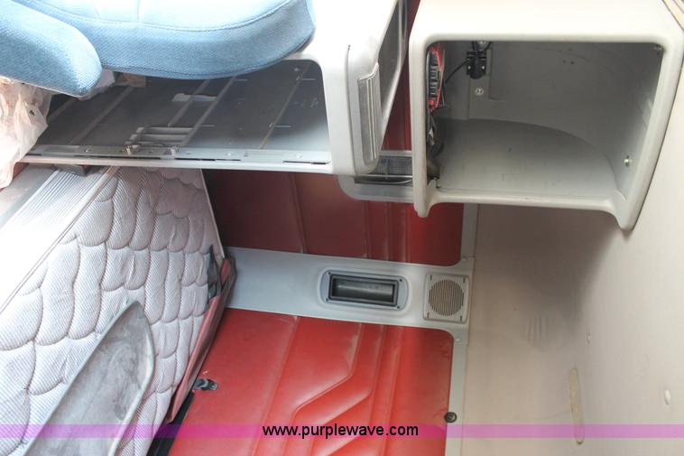 image for item H1582 2003 Freightliner Century 120 truck tractor