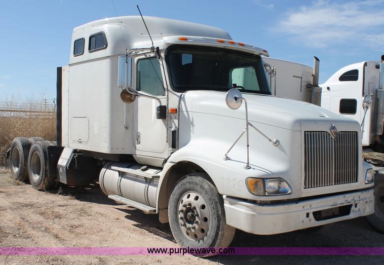 image for item H1583 2007 International 9400i semi truck