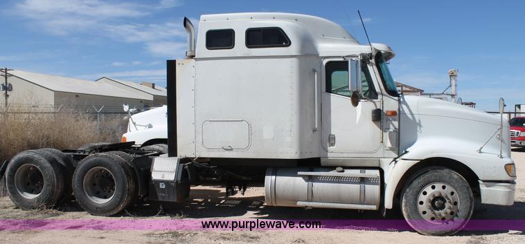 image for item H1583 2007 International 9400i semi truck
