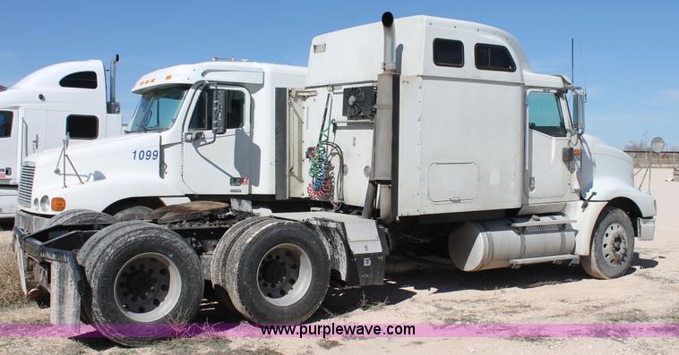 image for item H1583 2007 International 9400i semi truck
