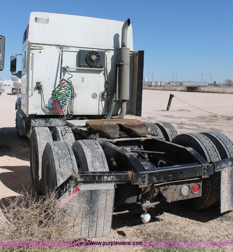 image for item H1583 2007 International 9400i semi truck