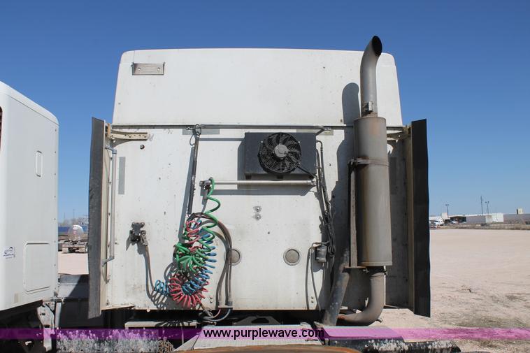 image for item H1583 2007 International 9400i semi truck