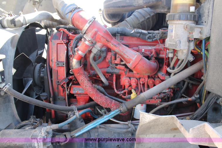 image for item H1583 2007 International 9400i semi truck