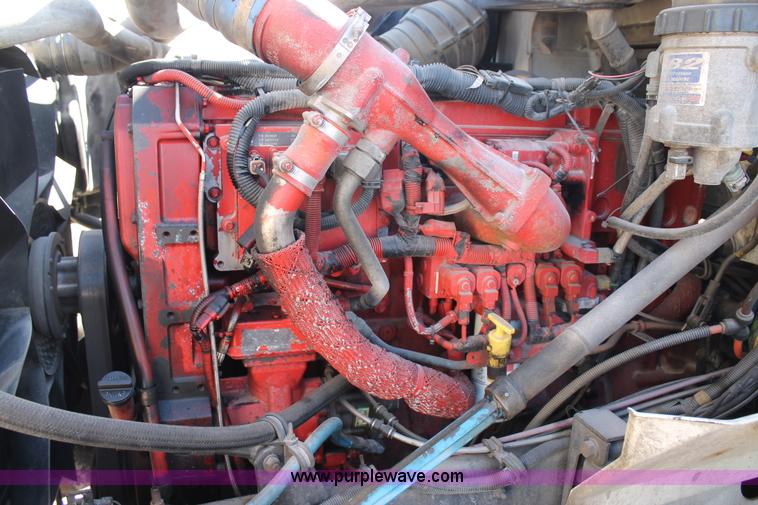 image for item H1583 2007 International 9400i semi truck